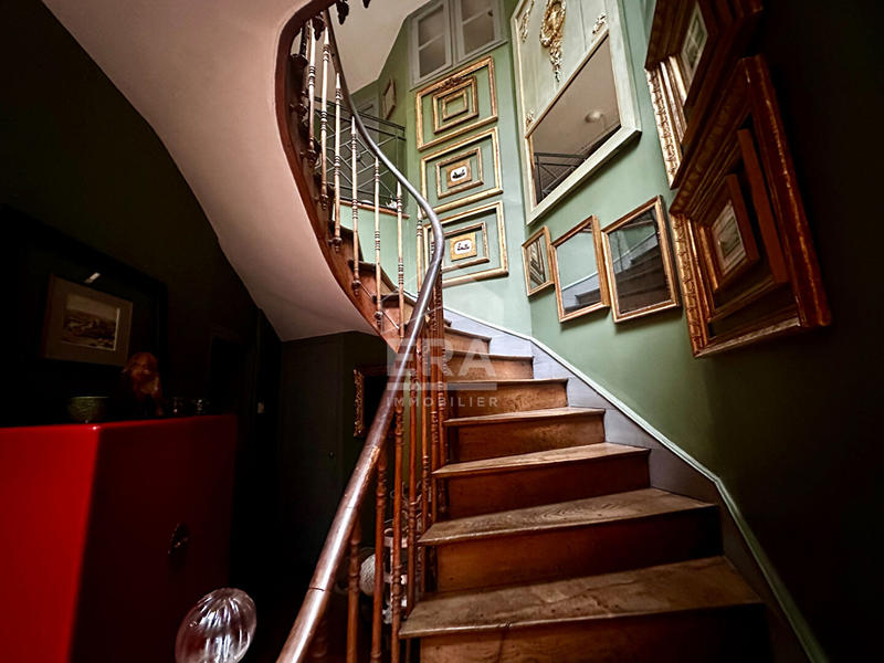 Maison - 230 m² - 6 pièces