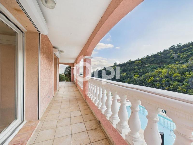 Villa - 172 m² - 6 pièces