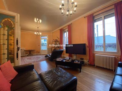 Maison - 226 m² - 7 pièces