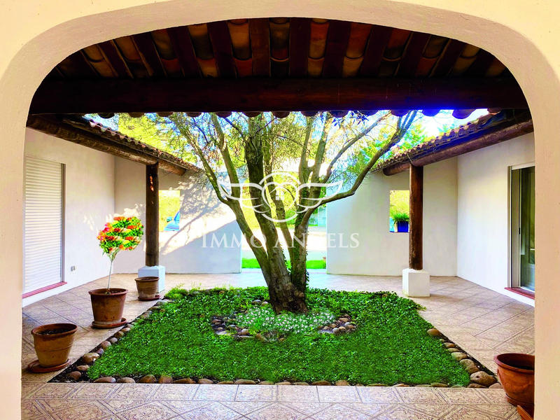 Mas - 320 m² - 10 pièces