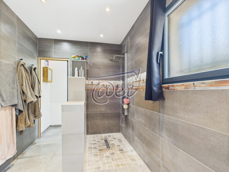 Villa - 224 m² - 6 pièces