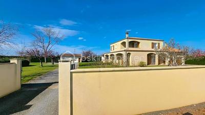 Villa - 205 m² - 9 pièces