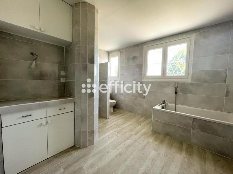 Maison - 340 m² - 6 pièces