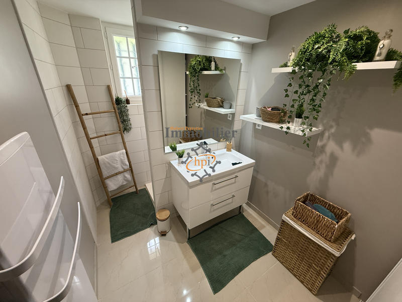 Maison - 210 m² - 6 pièces