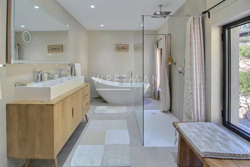 Mas - 345 m² - 6 pièces