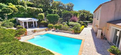 Maison - 242 m² - 7 pièces