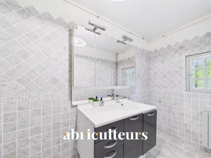 Maison - 223 m² - 7 pièces