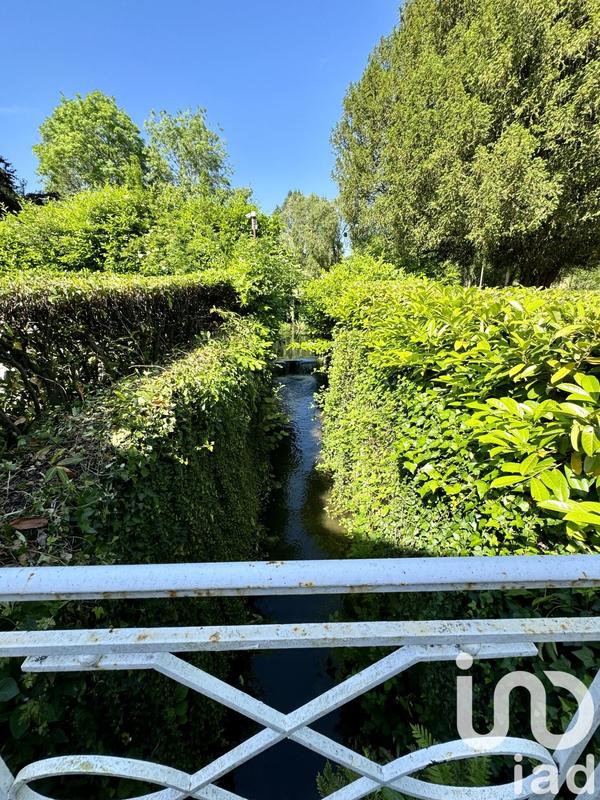 Maison - 1 600 m² - 15 pièces