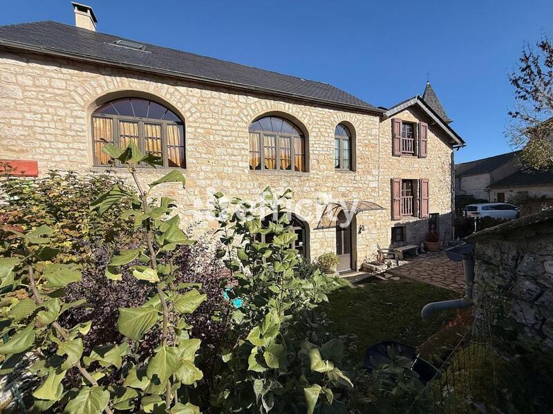 Maison - 275 m² - 9 pièces