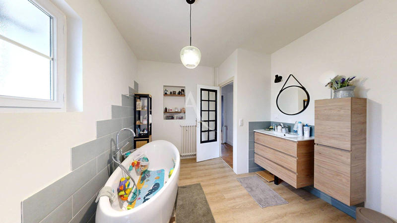 Maison - 350 m² - 8 pièces