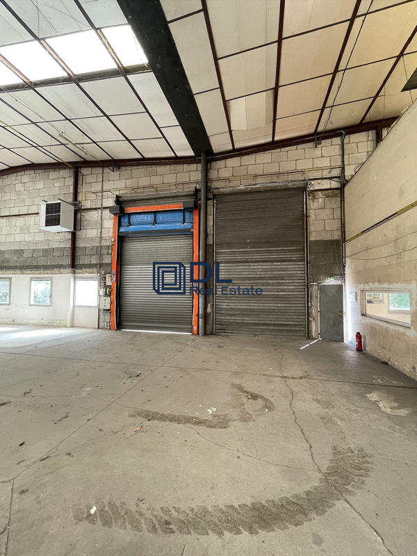 Entrepôt - 1 664 m²