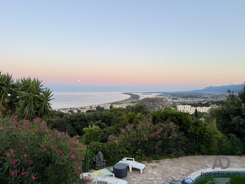 Villa - 215 m² - 7 pièces