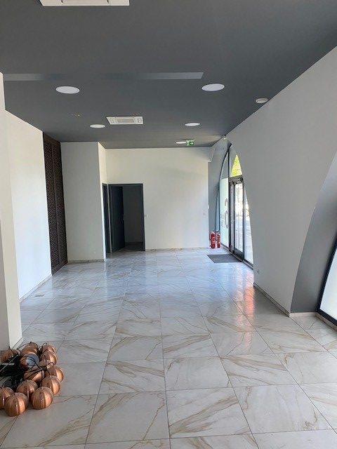 Local commercial - 208 m²