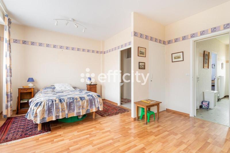 Maison - 240 m² - 12 pièces