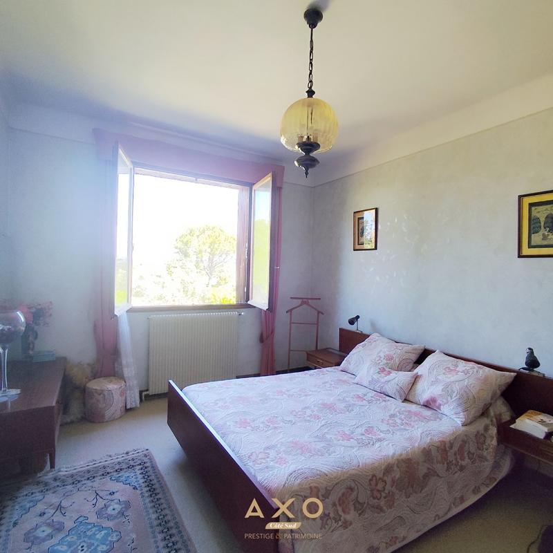 Maison - 242 m² - 9 pièces