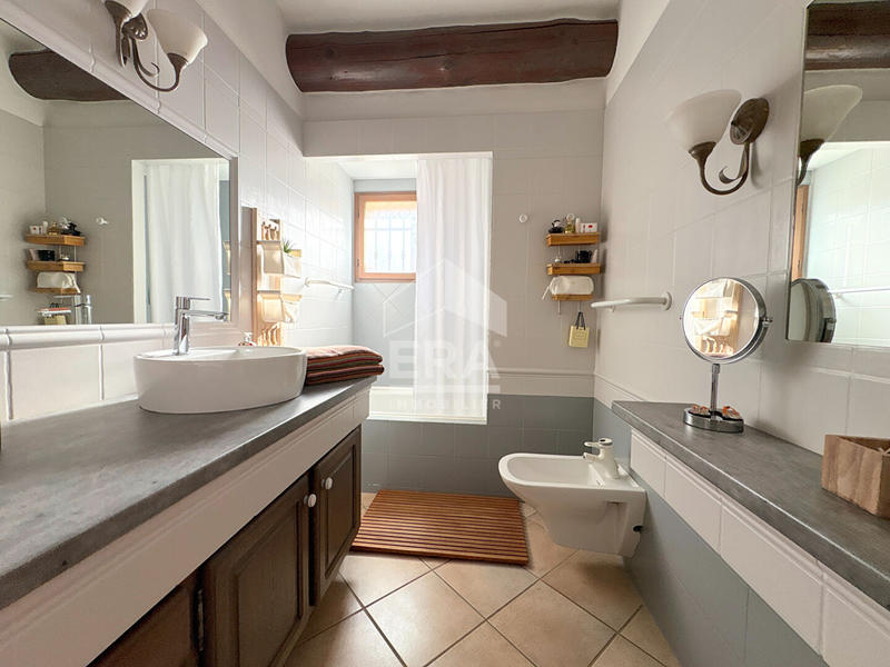 Maison - 200 m² - 7 pièces