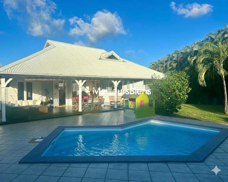 Maison - 130 m² - 5 pièces