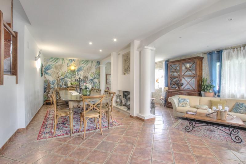 Maison - 213 m² - 5 pièces