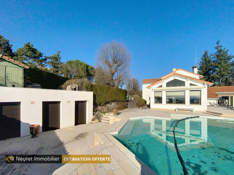 Maison - 370 m² - 10 pièces