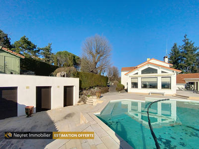 Maison - 370 m² - 10 pièces