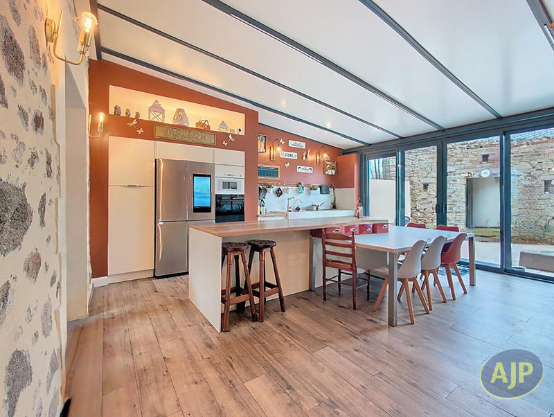 Maison - 231 m² - 12 pièces