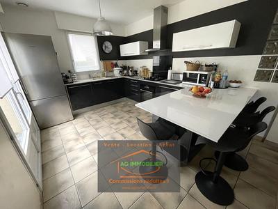 Maison - 172 m² - 8 pièces