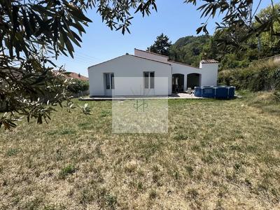 Maison - 92 m² - 5 pièces