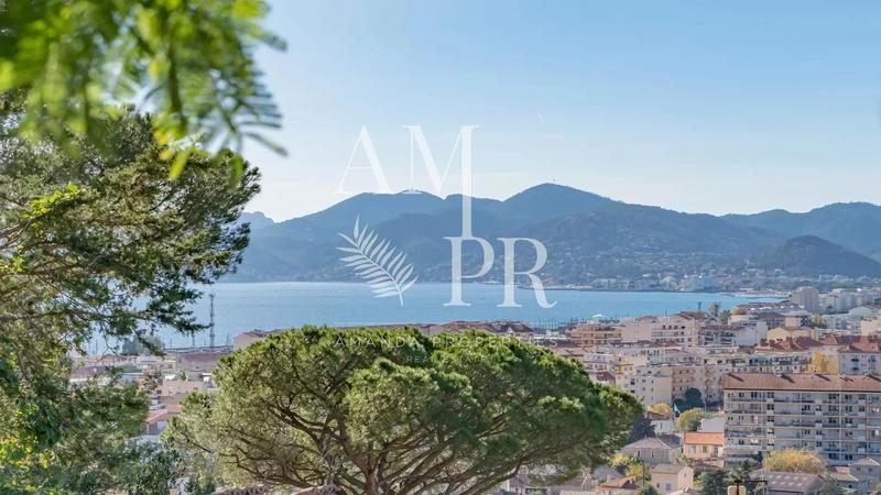 Villa - 300 m² - 7 pièces