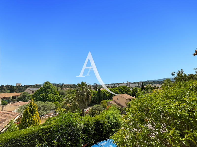 Maison - 98 m² - 4 pièces