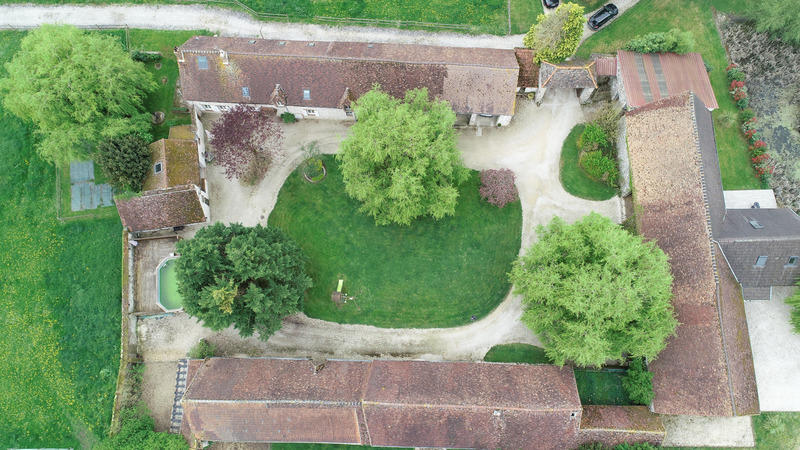 Corps de ferme - 335 m² - 14 pièces