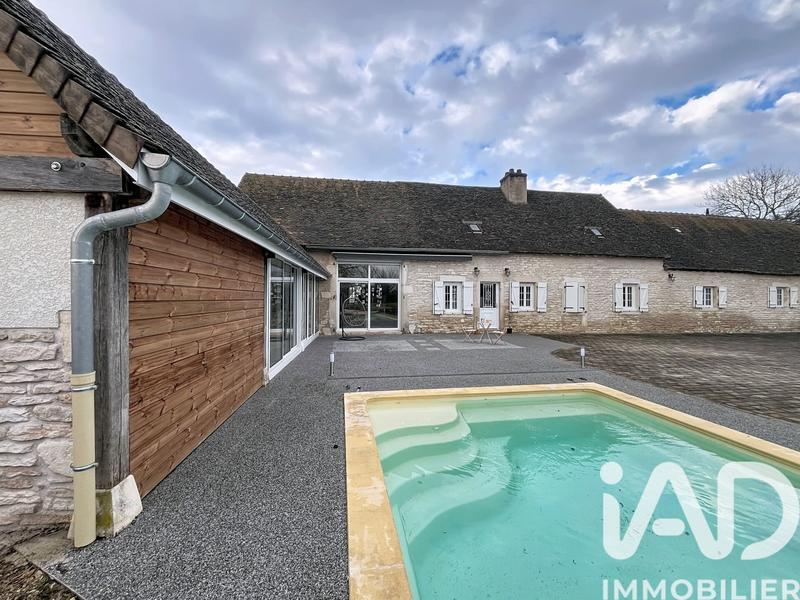 Maison - 234 m² - 8 pièces