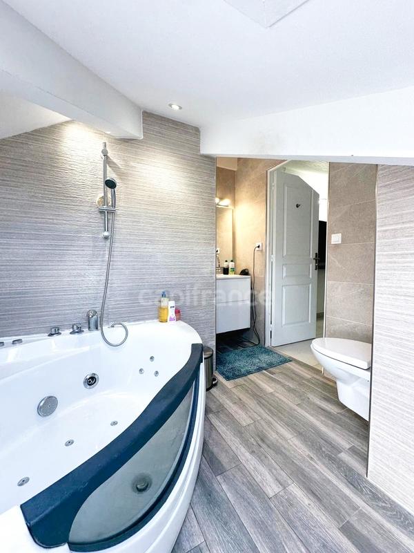 Appartement - 80 m² - 4 pièces