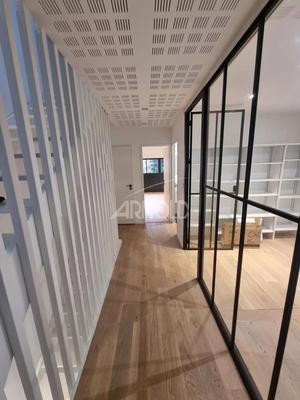 Bureau - 129 m² - 8 pièces