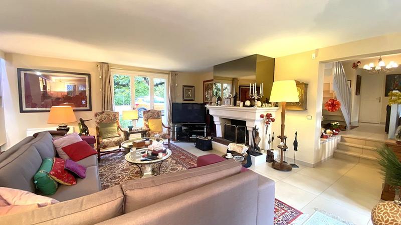 Maison - 246 m² - 7 pièces