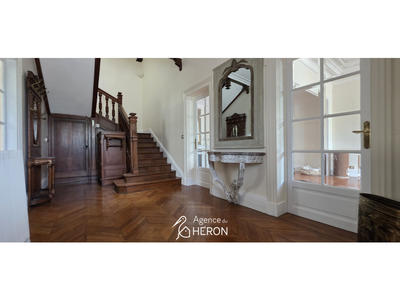 Maison - 240 m² - 9 pièces