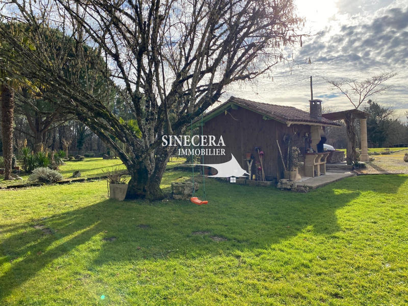 Maison - 227 m² - 9 pièces