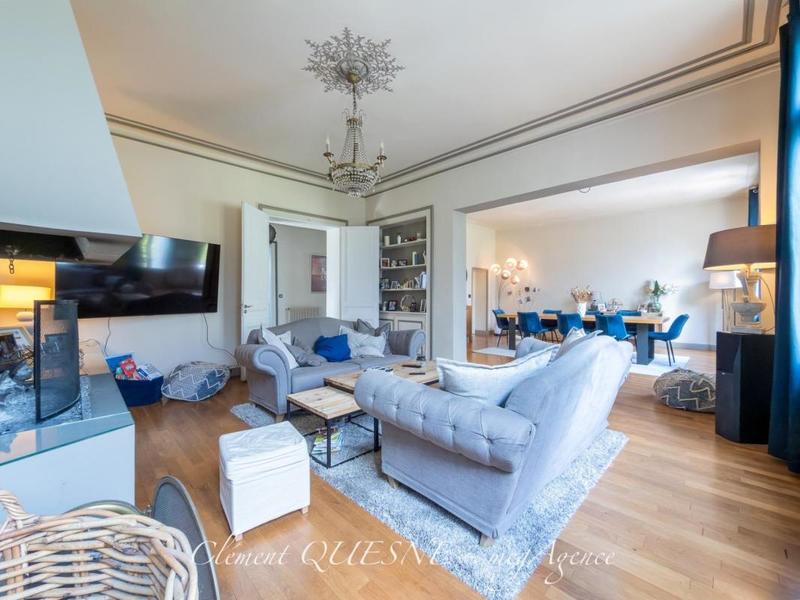 Maison - 421 m² - 11 pièces