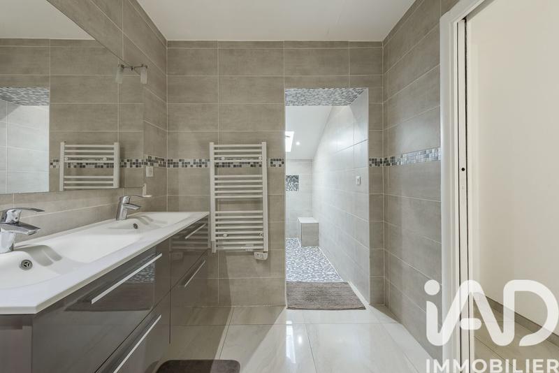 Maison - 137 m² - 5 pièces