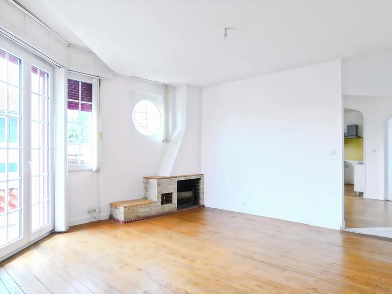 Maison - 210 m² - 8 pièces