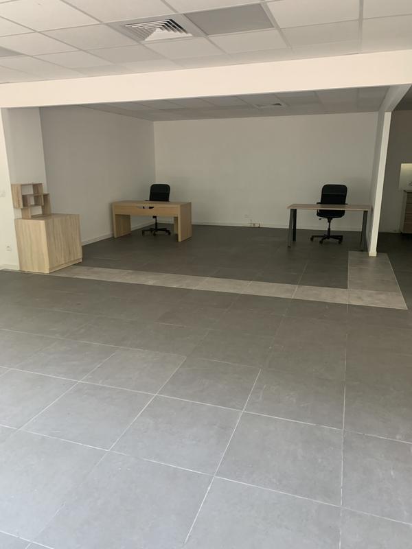 Local commercial - 151 m² - 5 pièces