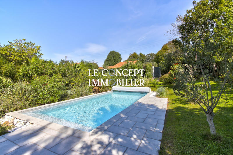 Villa - 215 m² - 8 pièces