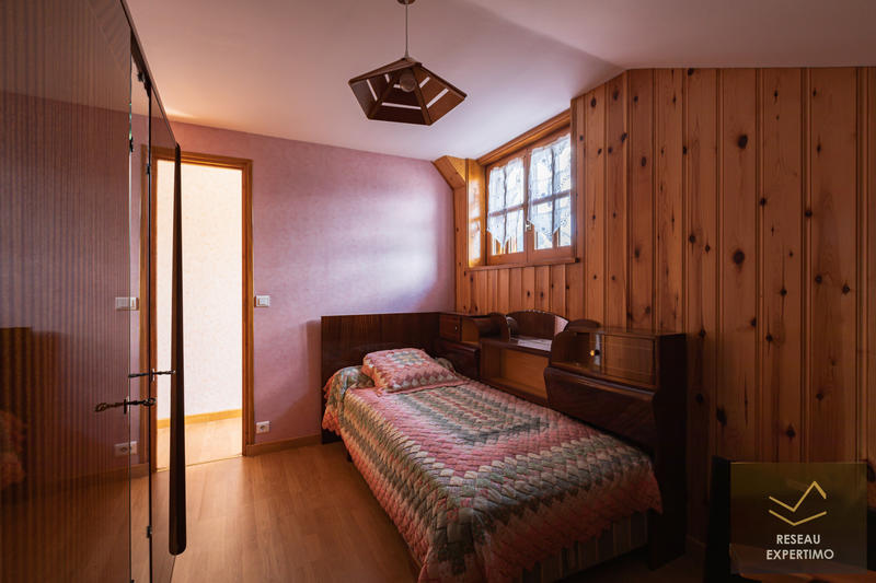 Maison - 244 m² - 7 pièces