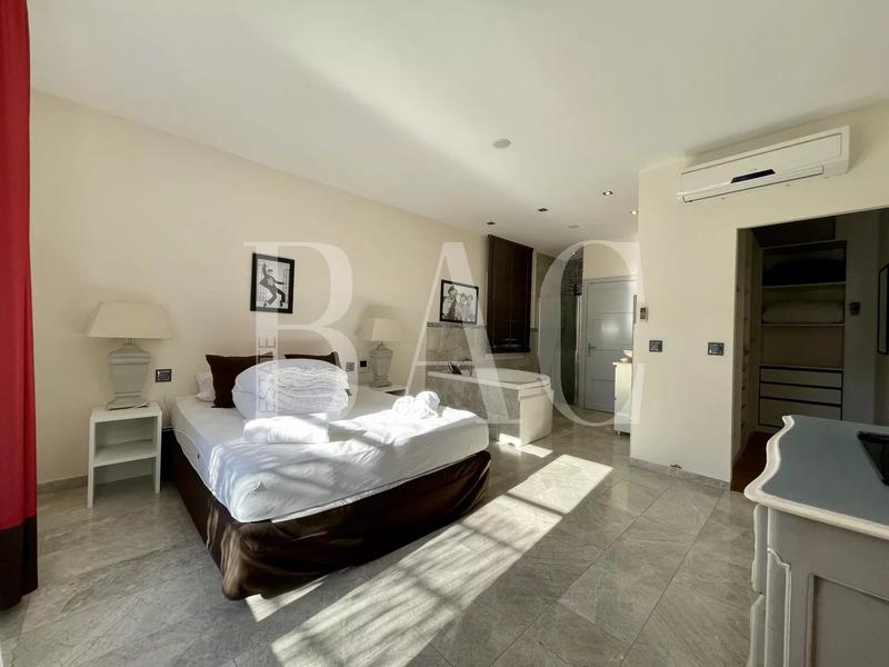 Villa - 430 m² - 12 pièces