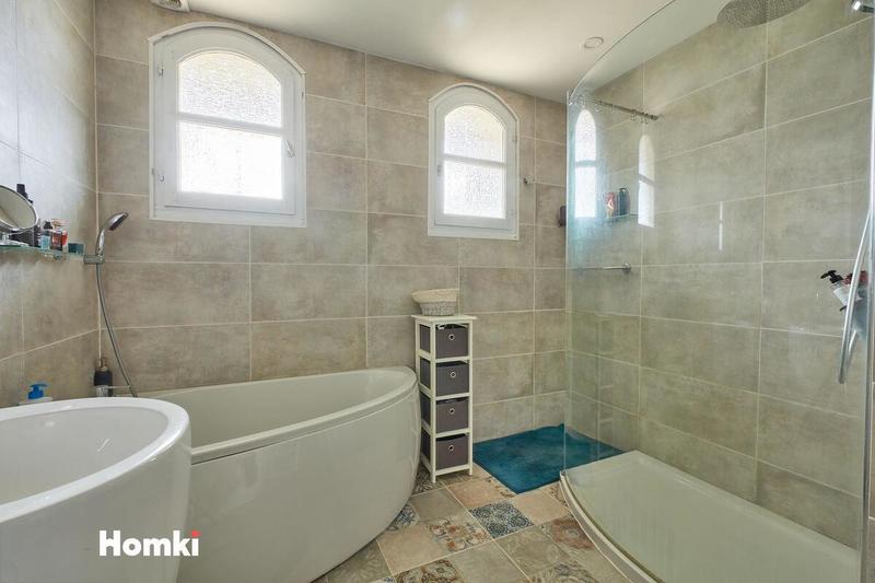 Maison - 203 m² - 7 pièces