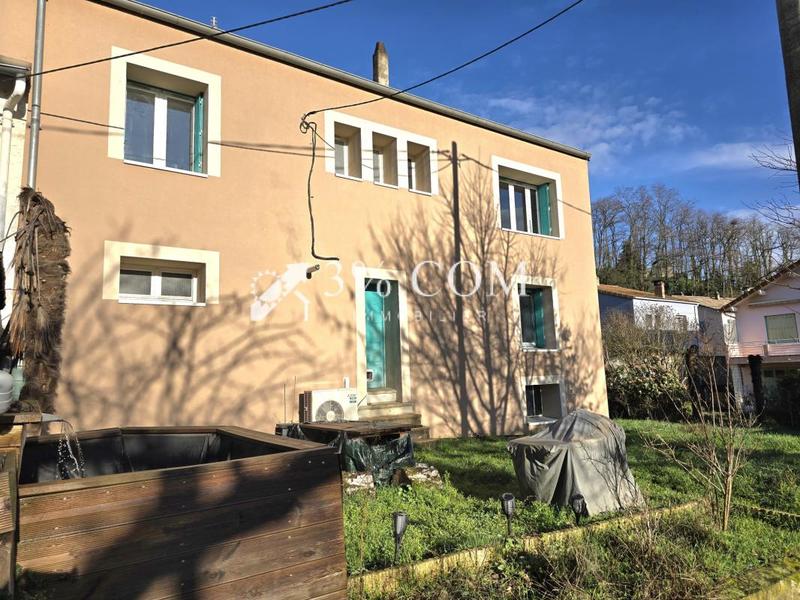 Maison - 99 m² - 6 pièces