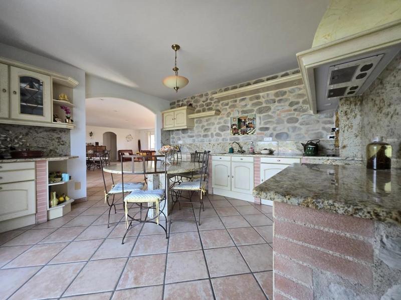 Villa - 240 m² - 6 pièces