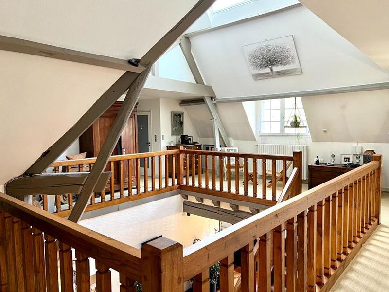 Maison - 300 m² - 8 pièces