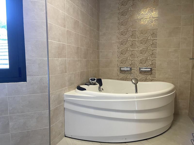 Maison - 204 m² - 5 pièces