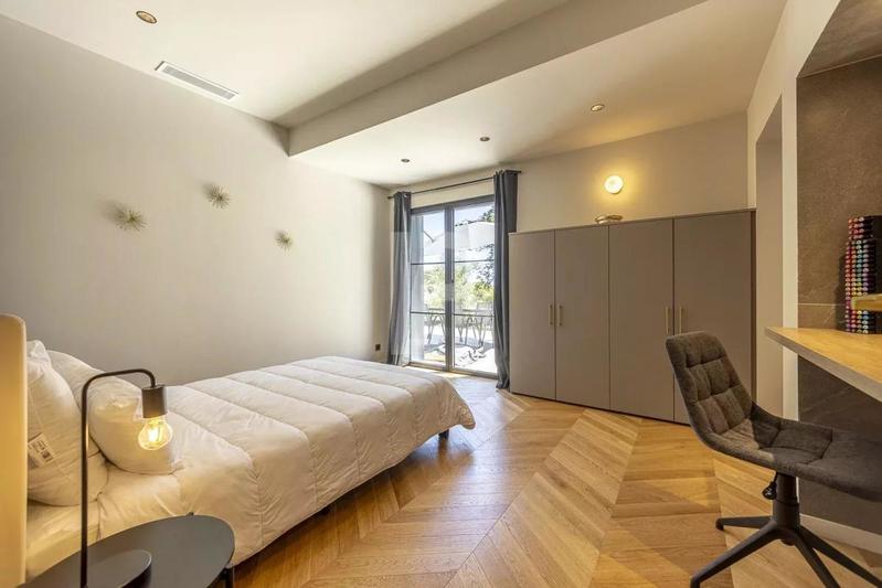 Mas - 300 m² - 7 pièces