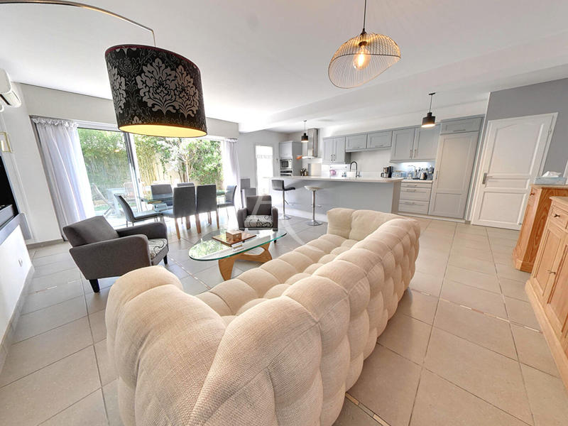 Maison - 183 m² - 8 pièces